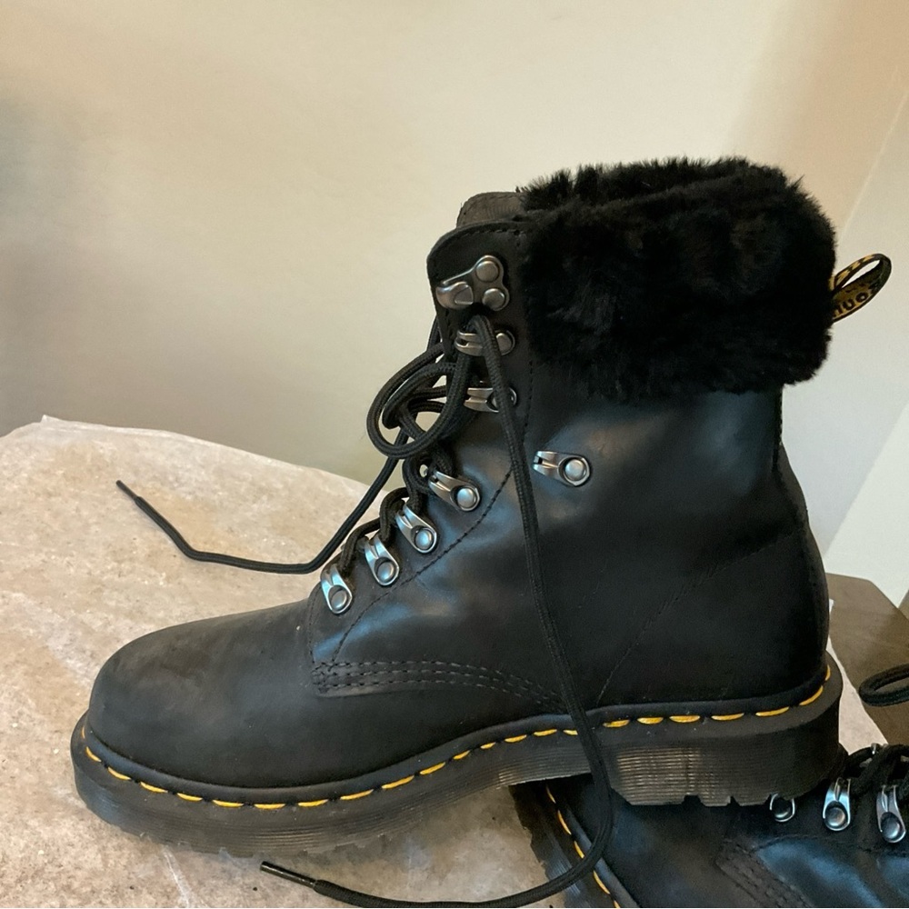 DR. MARTENS Serena Black Faux Fur Lined Combat Boots Black Women's Size 8 - Picture 10 of 16